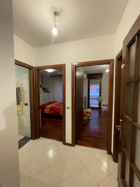 Vigodarzere vendesi in bel contesto appartamento al primo piano in buono stato locativo, con graz...