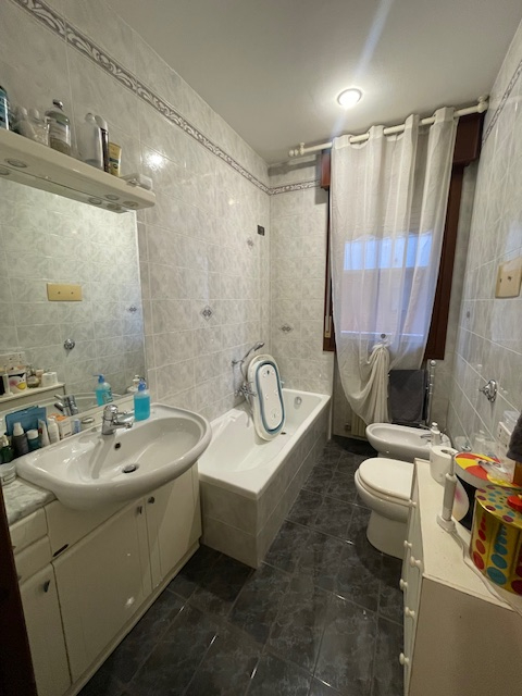 Vigodarzere vendesi in bel contesto appartamento al primo piano in buono stato locativo, con graz...