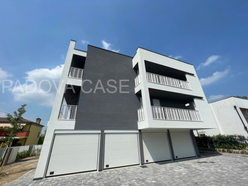 L'emozione di una Villa, la comodità di un Appartamento

Composizione: Soggiorno panoramico, cuci...