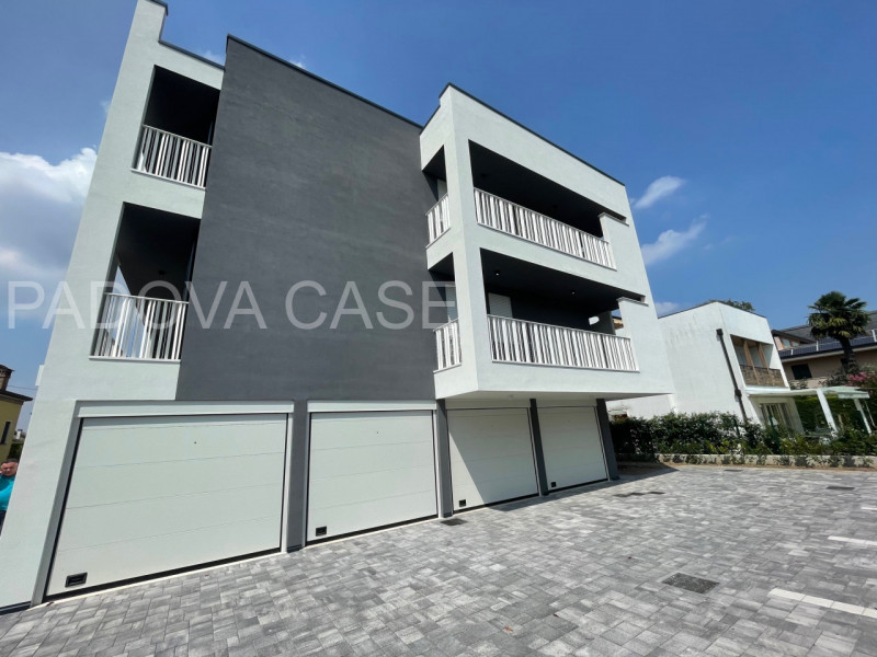 L'emozione di una Villa, la comodità di un Appartamento

Composizione: Soggiorno panoramico, cuci...