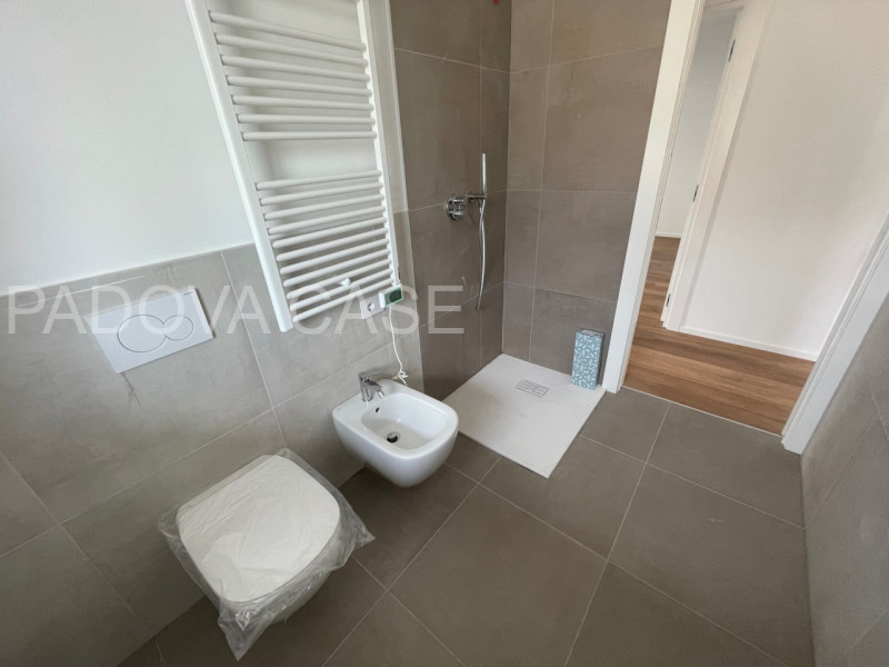 L'emozione di una Villa, la comodità di un Appartamento

Composizione: Soggiorno panoramico, cuci...