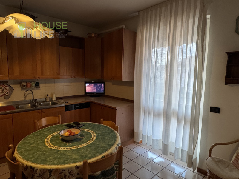 CARRE' - Loc. Pra Secco: all'interno di un residence in zona residenziale tranquilla e ricercata,...