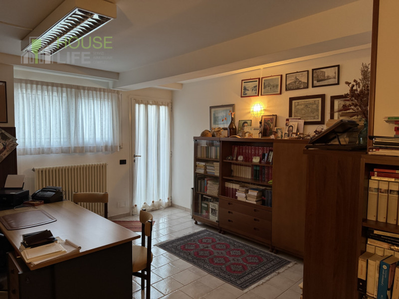 CARRE' - Loc. Pra Secco: all'interno di un residence in zona residenziale tranquilla e ricercata,...