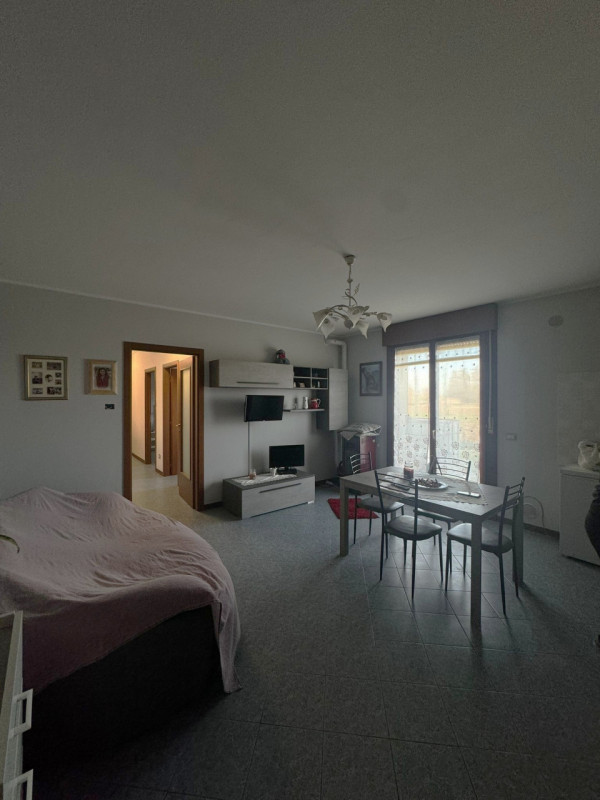 COMPOSIZIONE:
Proponiamo in vendita interessante appartamento al piano terra, attualmente a reddi...