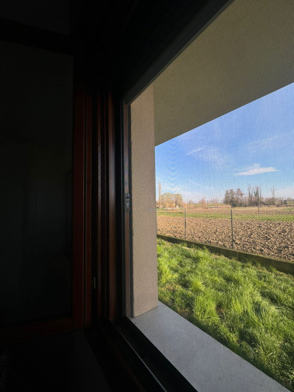 COMPOSIZIONE:
Proponiamo in vendita interessante appartamento al piano terra, attualmente a reddi...