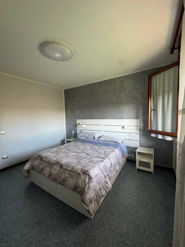 COMPOSIZIONE:
Proponiamo in vendita interessante appartamento al piano terra, attualmente a reddi...