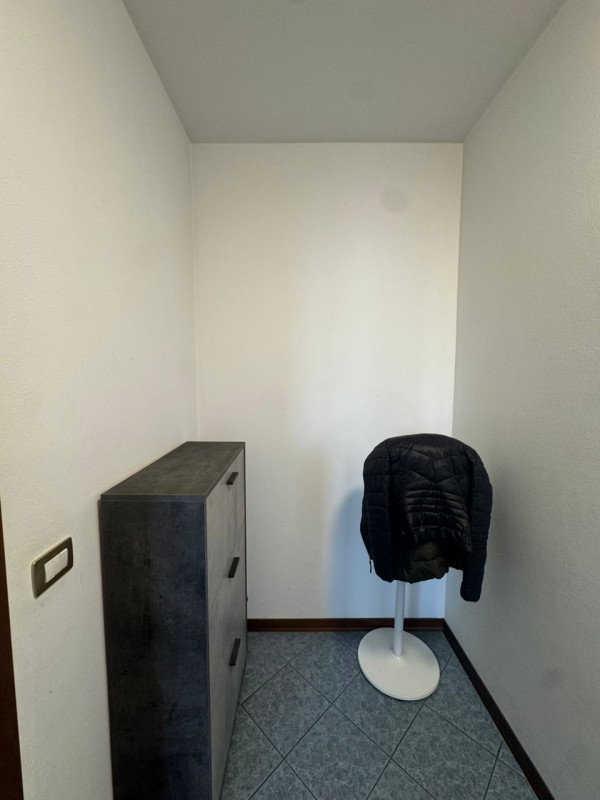 COMPOSIZIONE:
Proponiamo in vendita interessante appartamento al piano terra, attualmente a reddi...