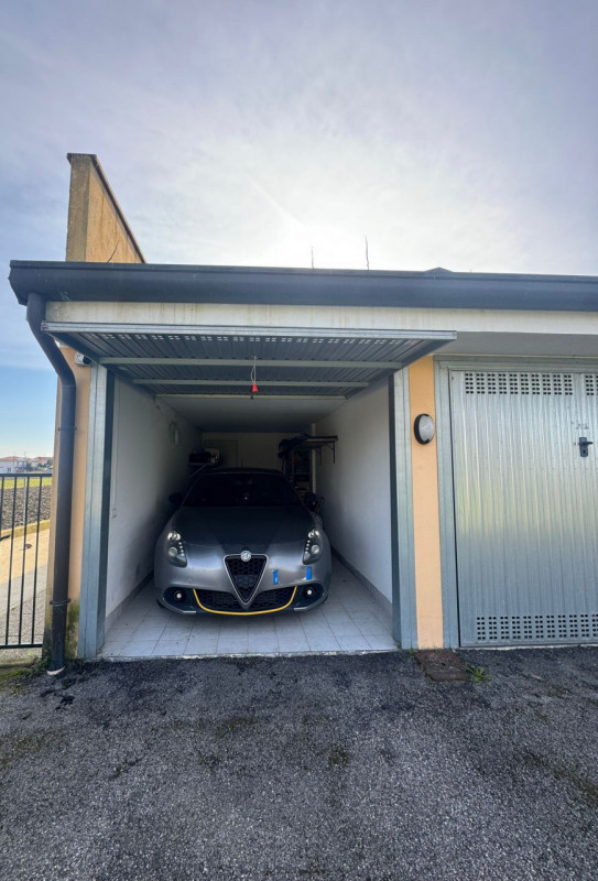 COMPOSIZIONE:
Proponiamo in vendita interessante appartamento al piano terra, attualmente a reddi...