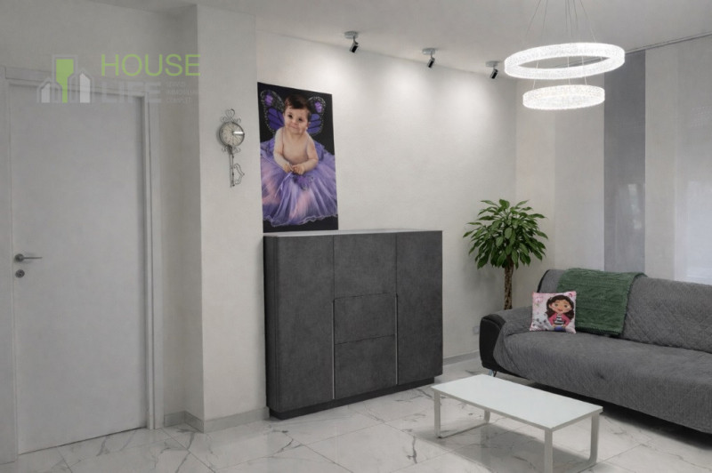 SCHIO - SS. Trinità: in zona residenziale tranquilla e molto ricercata, proponiamo luminoso TRICA...