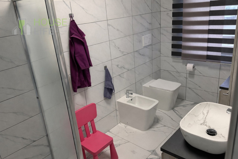 SCHIO - SS. Trinità: in zona residenziale tranquilla e molto ricercata, proponiamo luminoso TRICA...