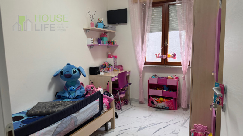 SCHIO - SS. Trinità: in zona residenziale tranquilla e molto ricercata, proponiamo luminoso TRICA...