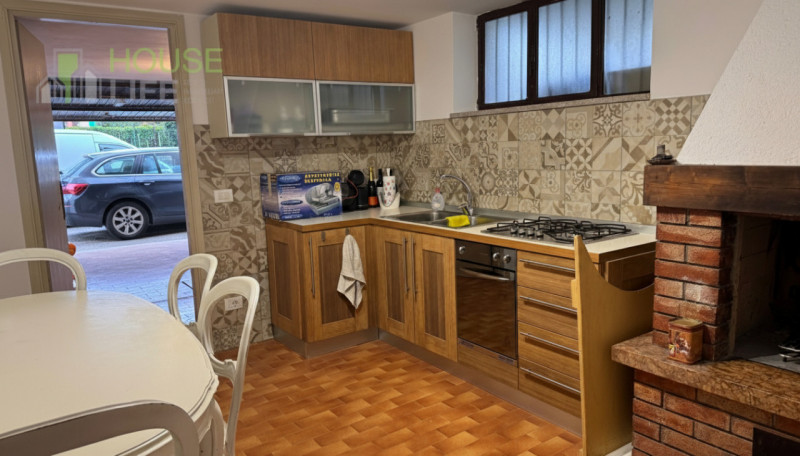 SCHIO - SS. Trinità: in zona residenziale tranquilla e molto ricercata, proponiamo luminoso TRICA...