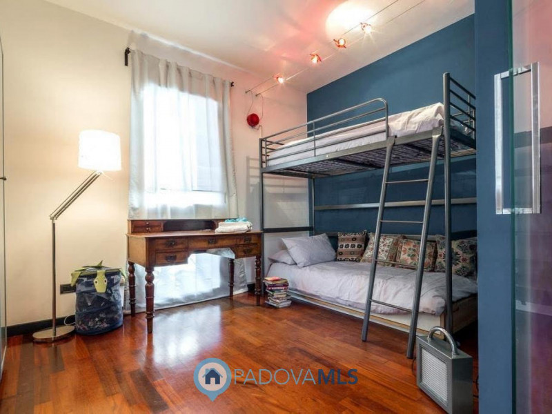 OTTIMA CASA SINGOLA SU DUE LIVELLI CON GIARDINO PRIVATO.

Immobile in esclusiva al Gruppo Padova ...