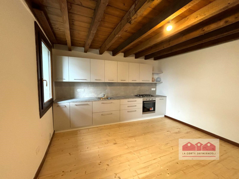 CREAZZO COLLE: BELLISSIMA BIFAMILIARE COMPLETAMENTE RISTRUTTURATA, CIRCONDATA DA UN PARCO, 3 CAME...