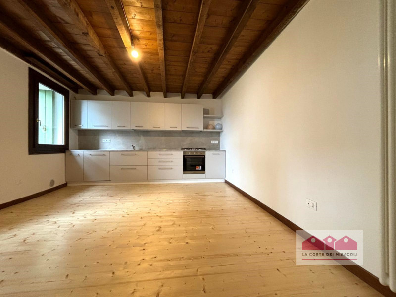 CREAZZO COLLE: BELLISSIMA BIFAMILIARE COMPLETAMENTE RISTRUTTURATA, CIRCONDATA DA UN PARCO, 3 CAME...