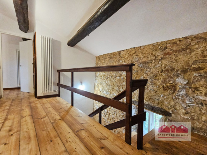 CREAZZO COLLE: BELLISSIMA BIFAMILIARE COMPLETAMENTE RISTRUTTURATA, CIRCONDATA DA UN PARCO, 3 CAME...