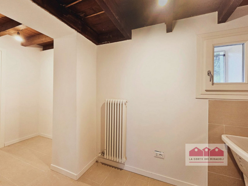 CREAZZO COLLE: BELLISSIMA BIFAMILIARE COMPLETAMENTE RISTRUTTURATA, CIRCONDATA DA UN PARCO, 3 CAME...