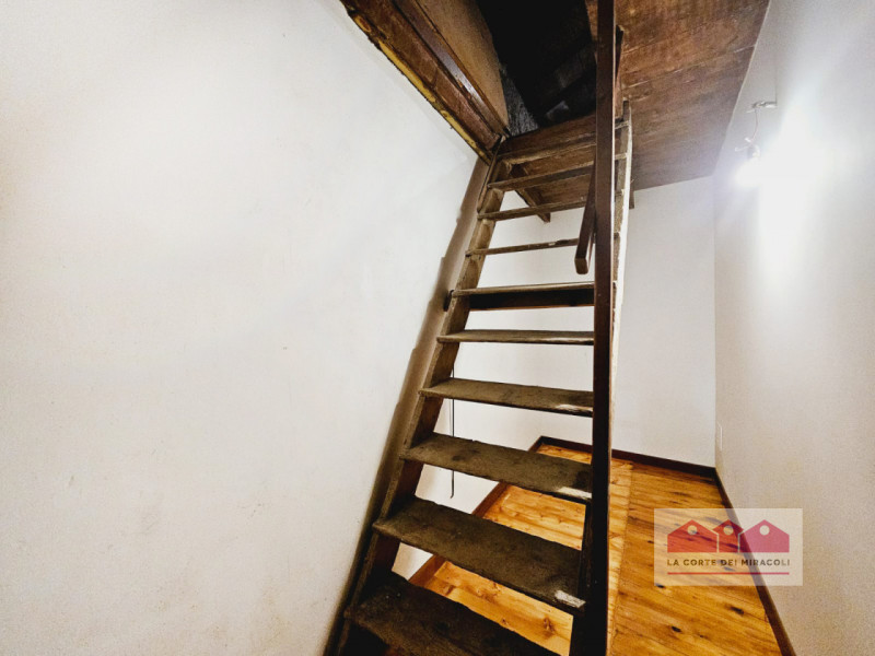 CREAZZO COLLE: BELLISSIMA BIFAMILIARE COMPLETAMENTE RISTRUTTURATA, CIRCONDATA DA UN PARCO, 3 CAME...