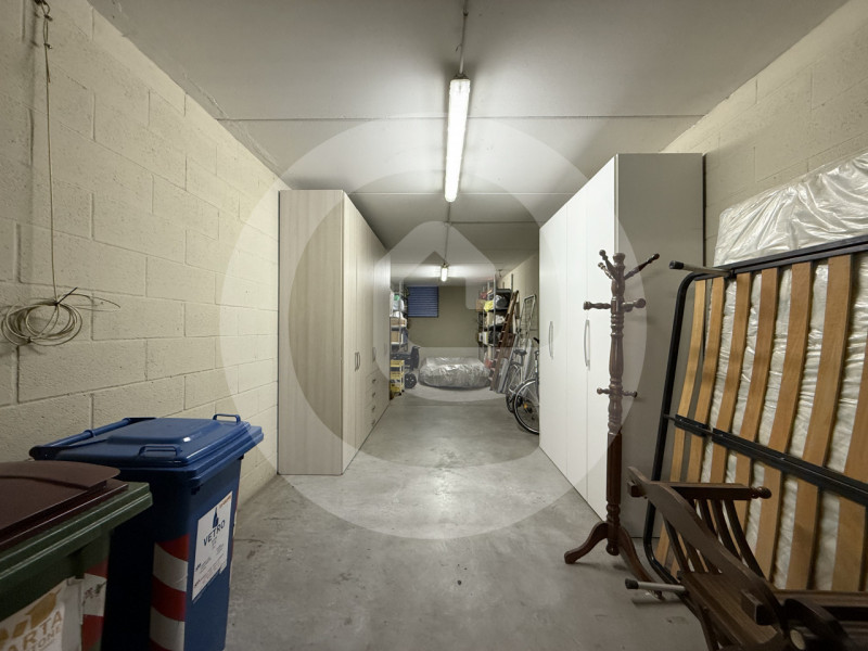 Scopri questo ampio appartamento trilocale situato nella tranquilla zona di Fratte, nel comune di...