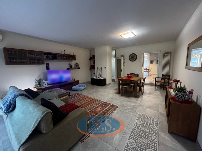 Campodoro (PD): Nella tranquillità di una zona residenziale, proponiamo a Campodoro porzione di t...