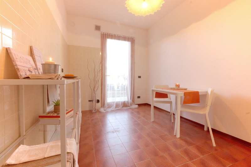 Casa a schiera centrale situata nel cuore di Caerano di San Marco, questa proprietà si sviluppa s...