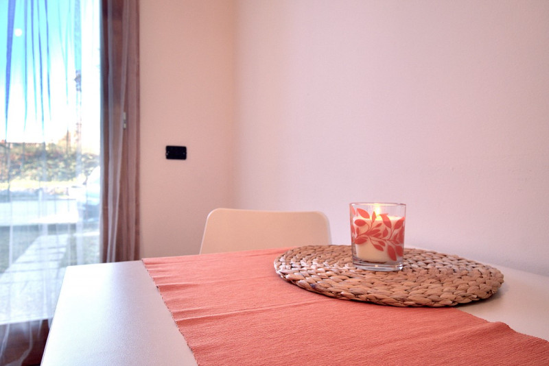 Casa a schiera centrale situata nel cuore di Caerano di San Marco, questa proprietà si sviluppa s...