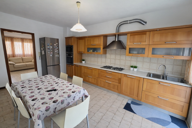 Scopri questa  villa a schiera centrale, situata nel centro di Piacenza d'Adige. Con i suoi 157 m...