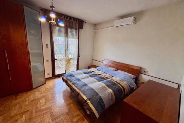 Scopri questa  villa a schiera centrale, situata nel centro di Piacenza d'Adige. Con i suoi 157 m...