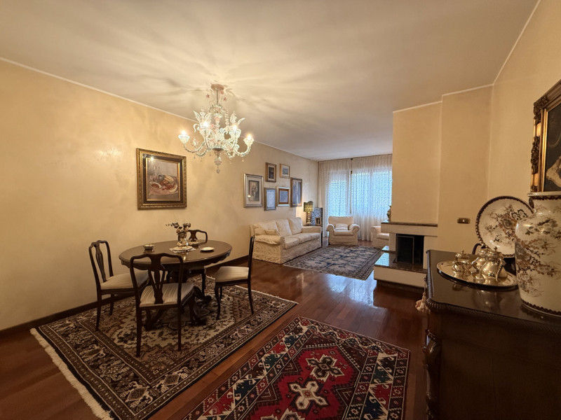 PADOVA - ARCELLA loc. SAN CARLO rif. EA235: In zona ben servita, Casa su misura ha il piacere di ...