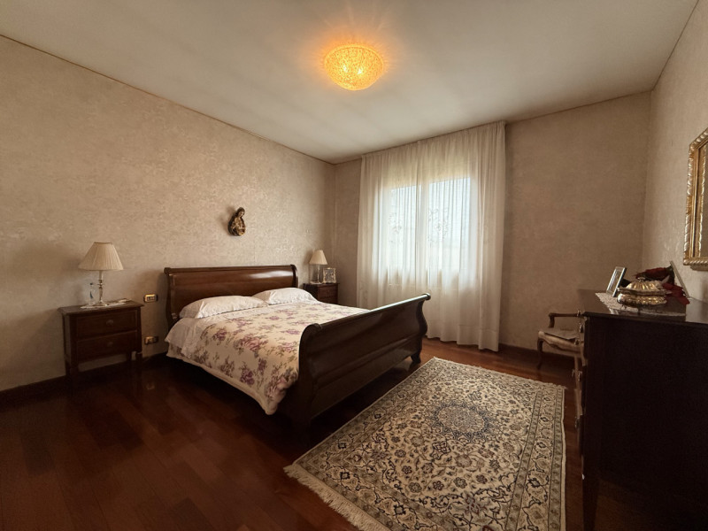 PADOVA - ARCELLA loc. SAN CARLO rif. EA235: In zona ben servita, Casa su misura ha il piacere di ...