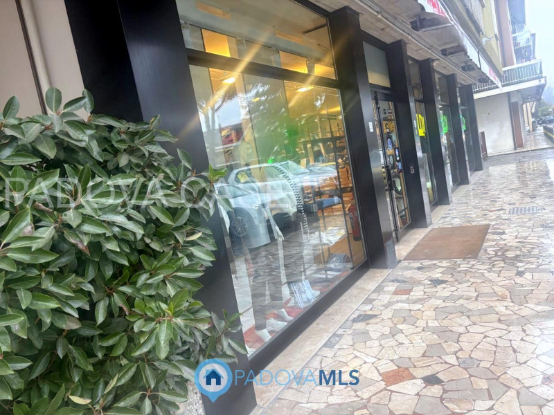 Immobile in esclusiva al Gruppo Padova MLS

Scopri un'opportunità unica nel cuore di Mandria, uno...