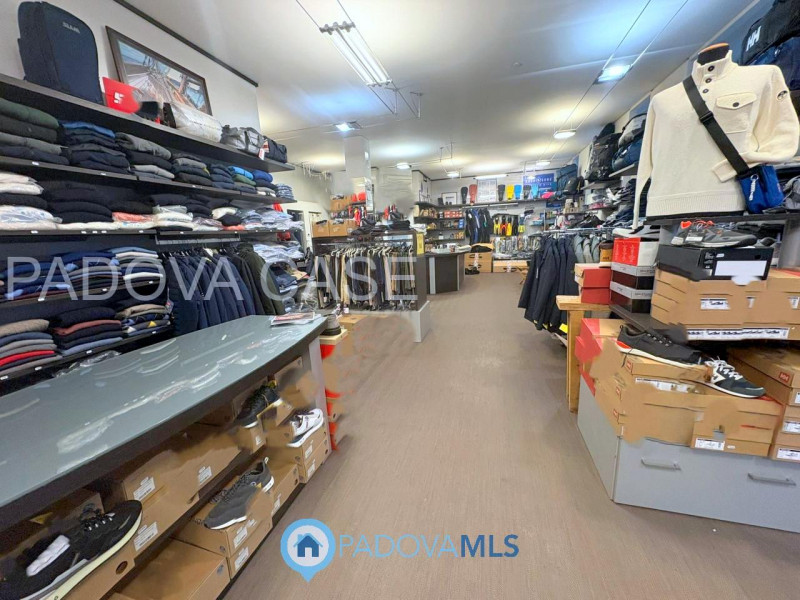 Immobile in esclusiva al Gruppo Padova MLS

Scopri un'opportunità unica nel cuore di Mandria, uno...