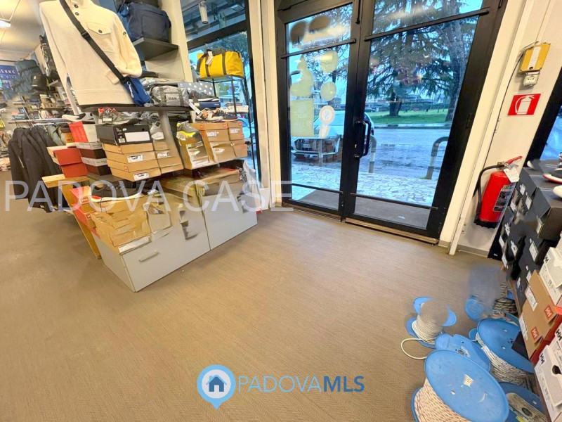 Immobile in esclusiva al Gruppo Padova MLS

Scopri un'opportunità unica nel cuore di Mandria, uno...