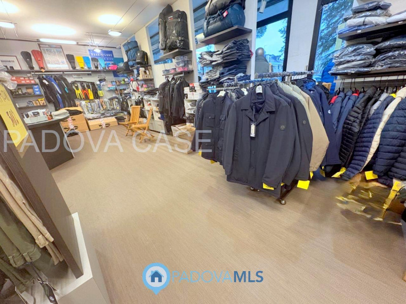 Immobile in esclusiva al Gruppo Padova MLS

Scopri un'opportunità unica nel cuore di Mandria, uno...