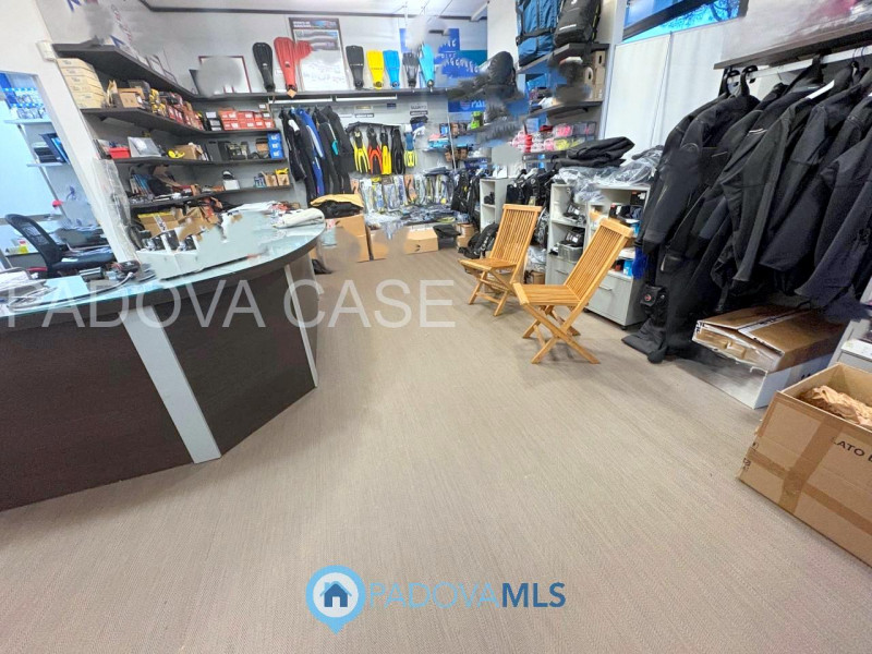 Immobile in esclusiva al Gruppo Padova MLS

Scopri un'opportunità unica nel cuore di Mandria, uno...