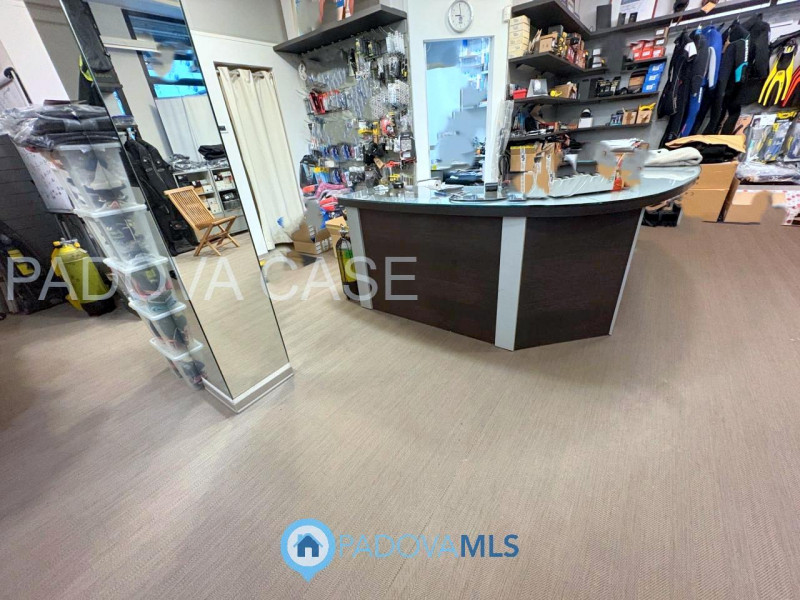 Immobile in esclusiva al Gruppo Padova MLS

Scopri un'opportunità unica nel cuore di Mandria, uno...