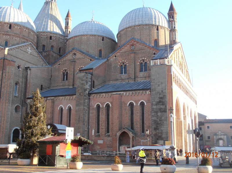 Centro Storico vicino alla Basilica di S. Antonio Mini appartamento arredato piano alto soggiorno...
