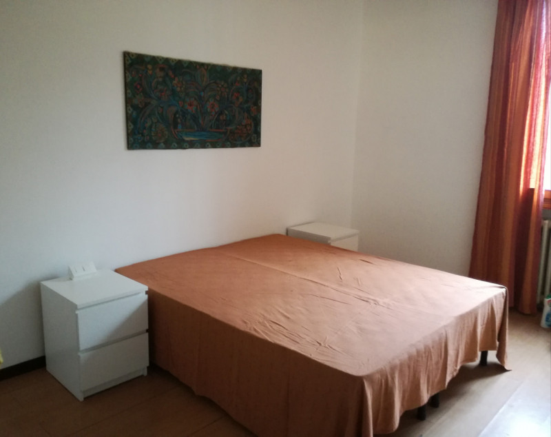 Centro Storico vicino alla Basilica di S. Antonio Mini appartamento arredato piano alto soggiorno...