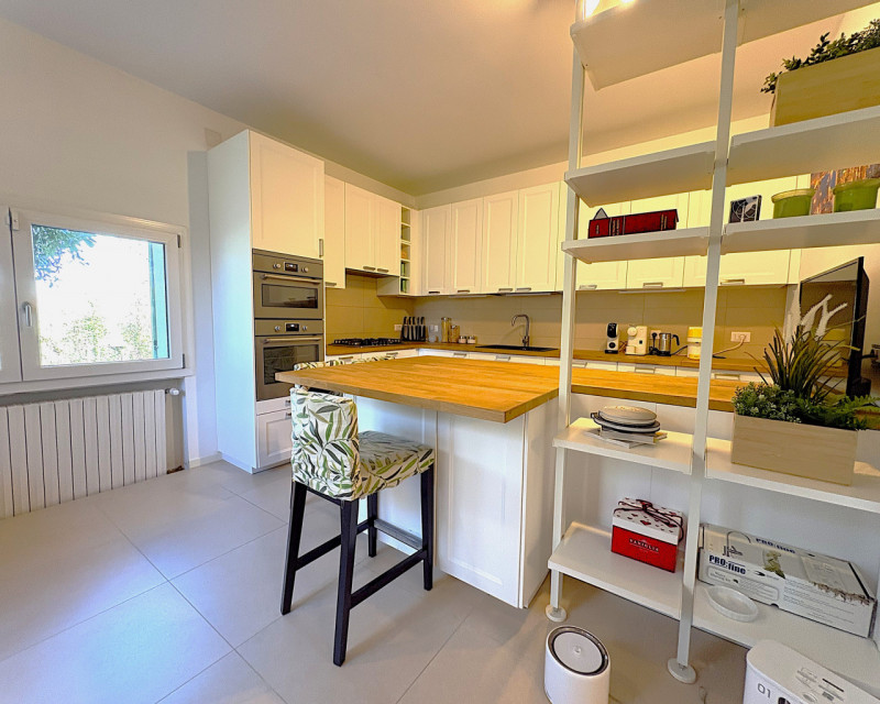 Proponiamo in vendita una splendida villa indipendente situata nella zona più verde e tranquilla ...