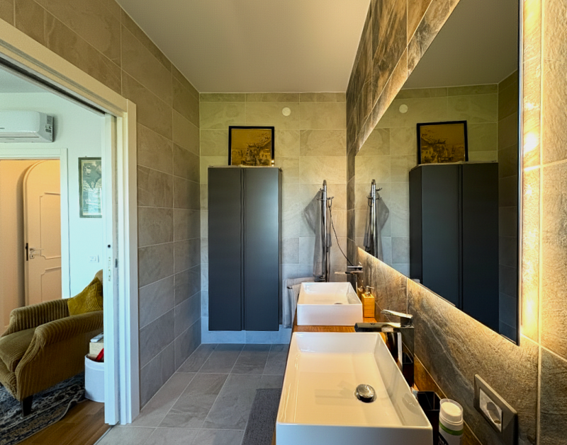 Proponiamo in vendita una splendida villa indipendente situata nella zona più verde e tranquilla ...