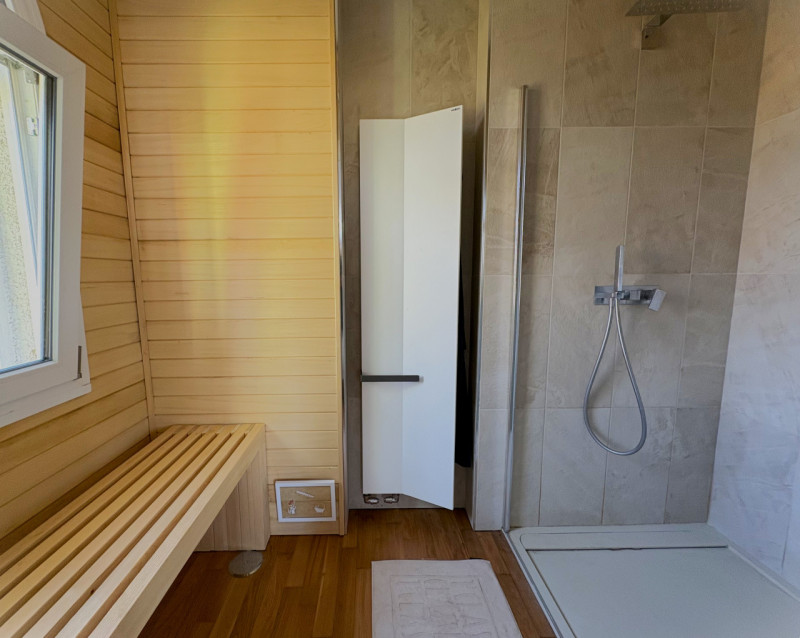 Proponiamo in vendita una splendida villa indipendente situata nella zona più verde e tranquilla ...