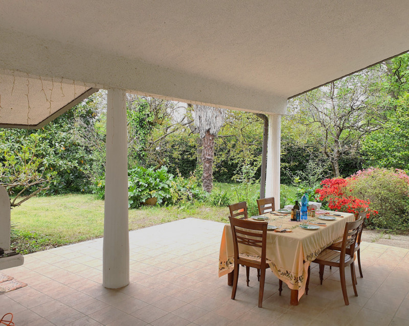 Proponiamo in vendita una splendida villa indipendente situata nella zona più verde e tranquilla ...