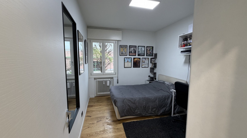 In esclusiva proponiamo un ampio appartamento quadrilocale di circa 120 mq situato al primo piano...