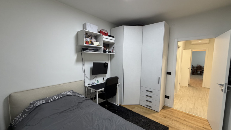 In esclusiva proponiamo un ampio appartamento quadrilocale di circa 120 mq situato al primo piano...