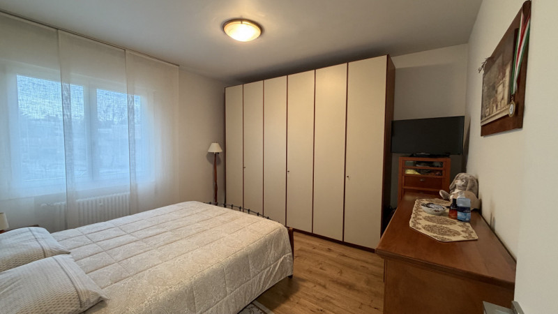 In esclusiva proponiamo un ampio appartamento quadrilocale di circa 120 mq situato al primo piano...