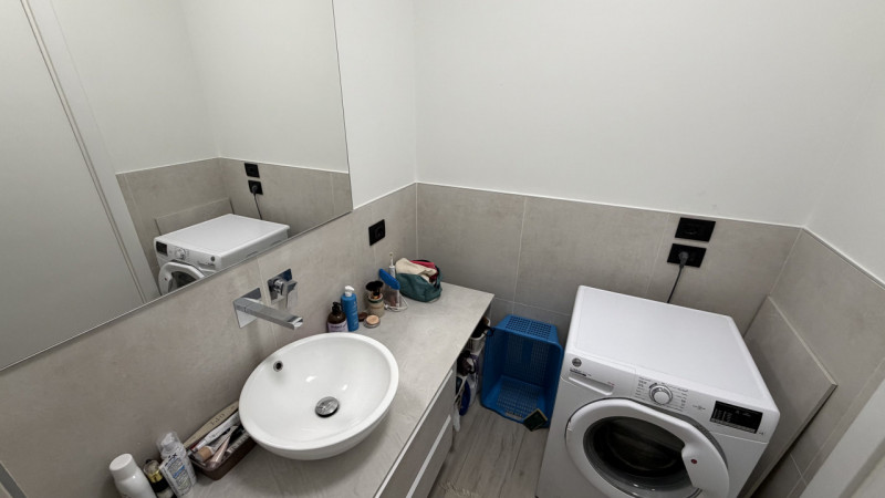 In esclusiva proponiamo un ampio appartamento quadrilocale di circa 120 mq situato al primo piano...