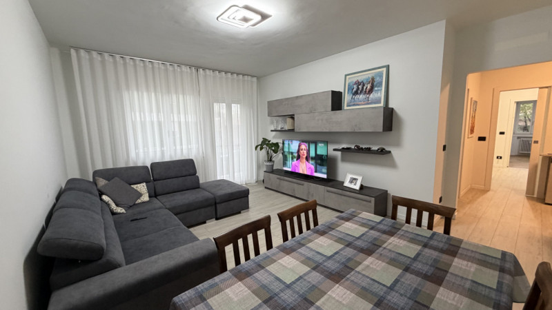 In esclusiva proponiamo un ampio appartamento quadrilocale di circa 120 mq situato al primo piano...