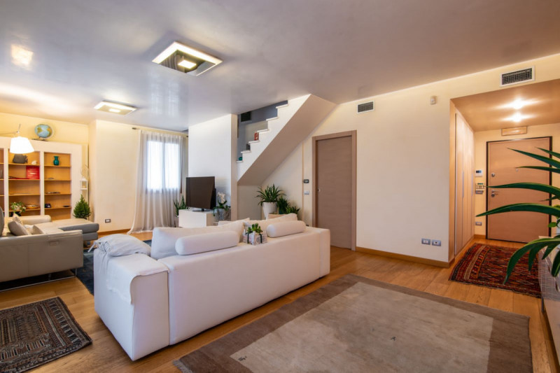 VIGONZA CENTRO NEL RESIDENCE "LA VILLETTE" vi proponiamo prestigioso ATTICO di 160 mq calpestabil...