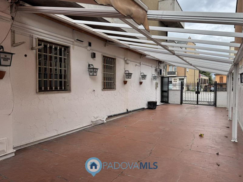 Immobile in esclusiva al Gruppo Padova MLS

Opportunità! Interessante negozio fronte strada predi...