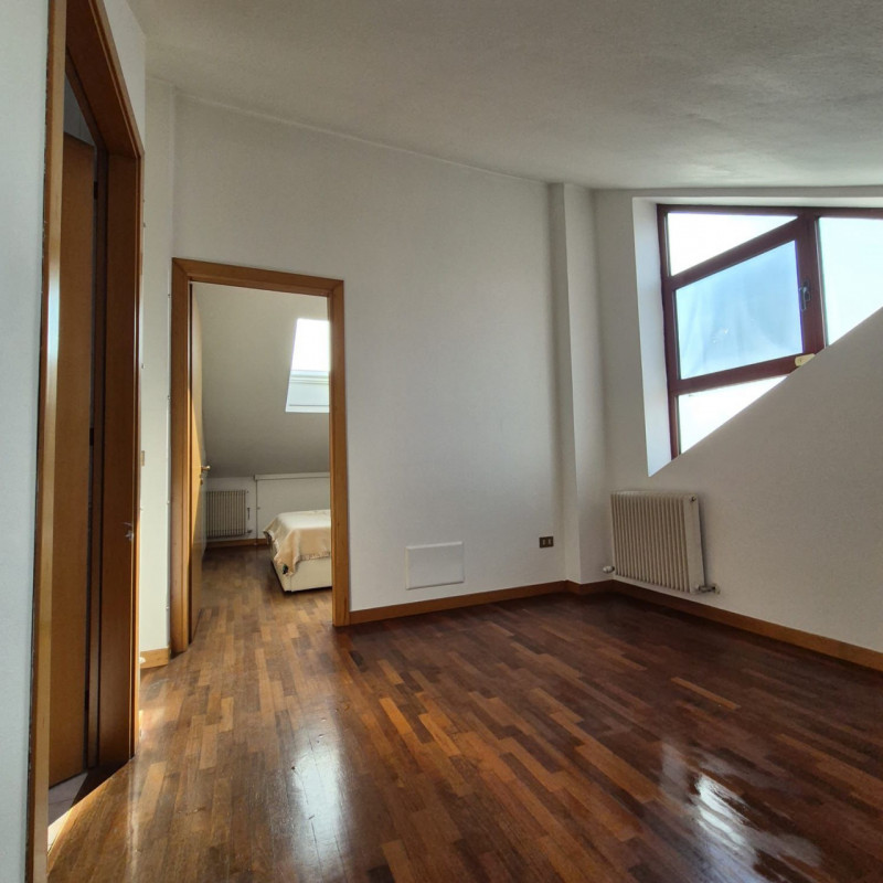 INFO E/O APPUNTAMENTO SOLO TRAMITE MAIL SULL' OFFERTA DI LOCAZIONE SOLO SE ANCORA DISPONIBILE. tg...